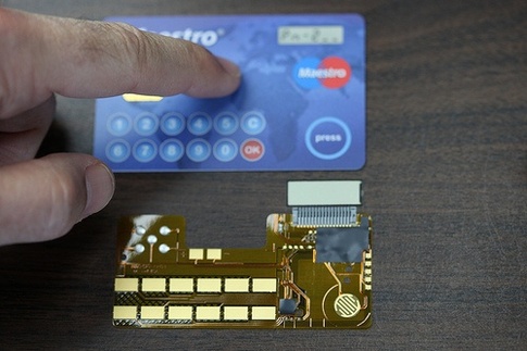 MasterCard presenta una tarjeta con pantalla lcd y teclado